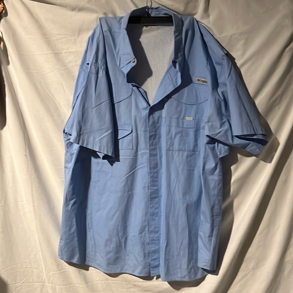 Columbia men’s blue XXL shirt in excellent used condition